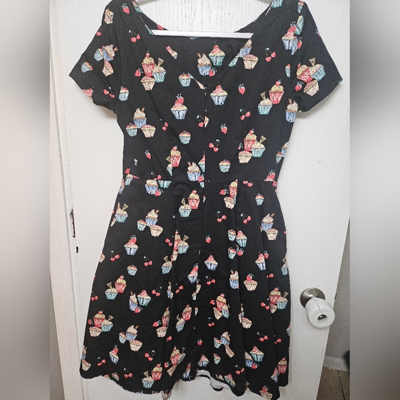 Eva Rose Dress Size M Fit & Flare Cupcake Print Pockets Full Skirt - Picture 3 of 5